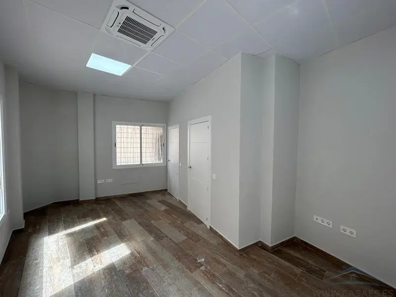 Local Comercial para alquiler a largo plazo
Almería, Almería