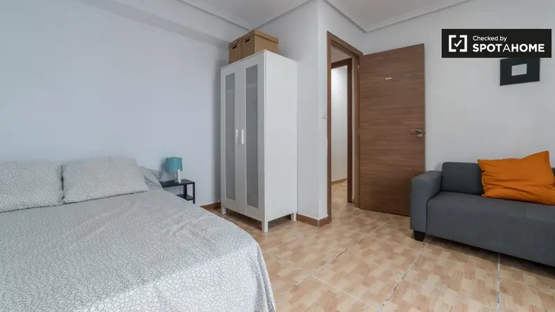 Habitacion Apartamento 5 Dormitorios Quatre Carreres Valencia