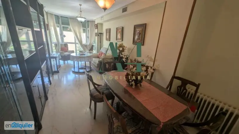 Alquiler piso con 2 habitaciones Casco antiguo