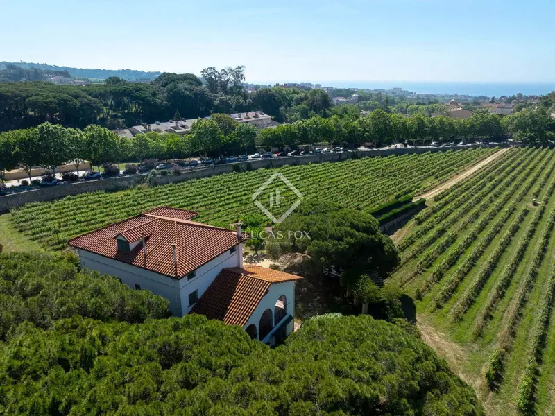 Masia historica en Alella con viñedos privados y vistas al mar