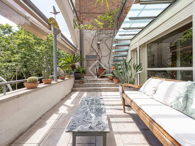 Chalet con dos terrazas y garaje en l'Eixample Derecho