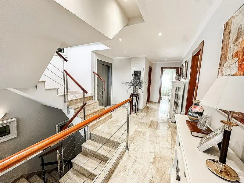 Casa 5 Cuartos Adosado Lujo Almansa 3 Plantas 360m2