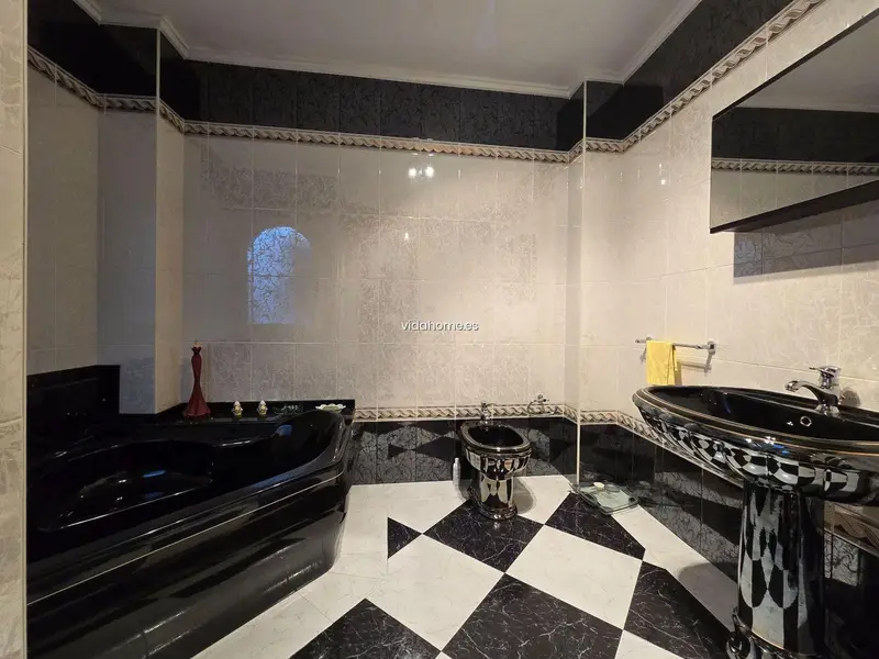 Chalet en Oliva con 7 habitaciones y 3 baños