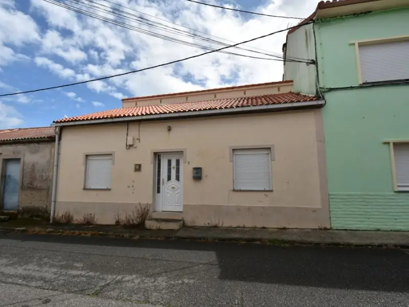 Casa con Finca en Venta Noia