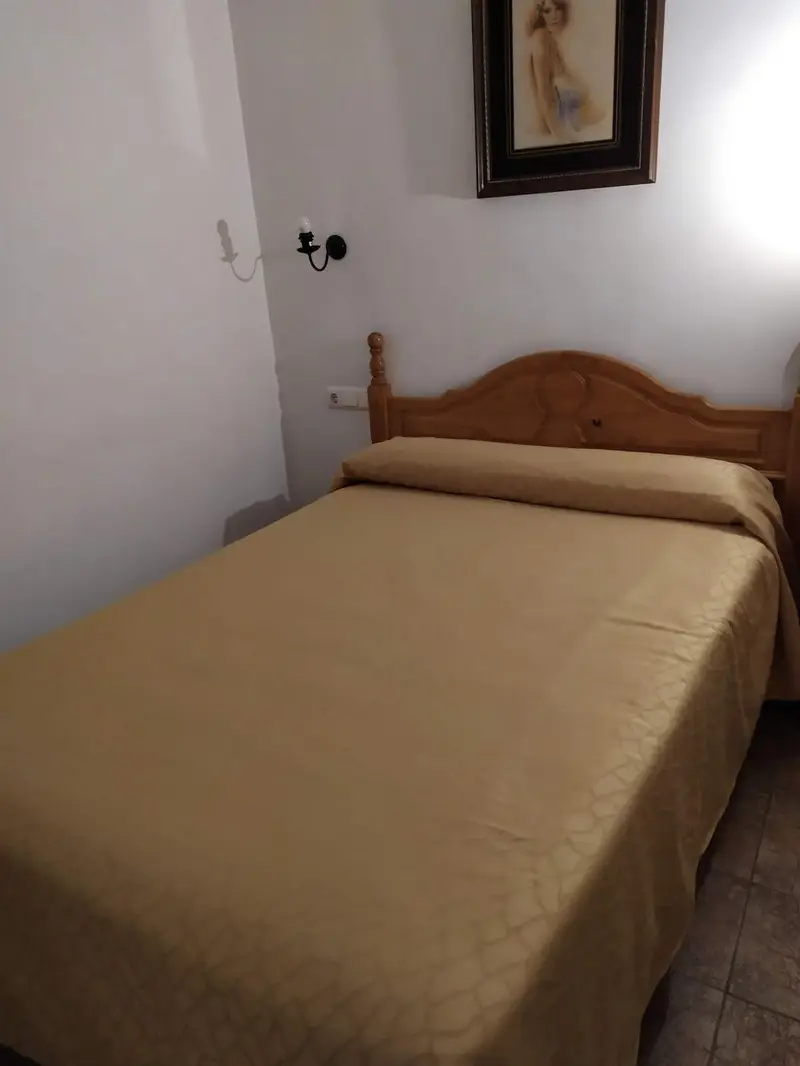 Albergue con 17 Dormitorios en Venta Pizarra
