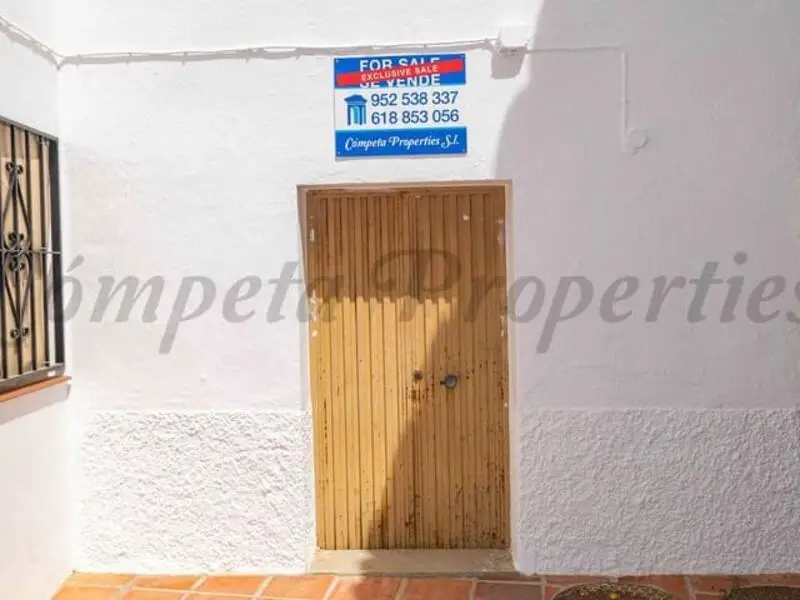 Casa de Pueblo en Torrox para Reformar Cerca del Centro