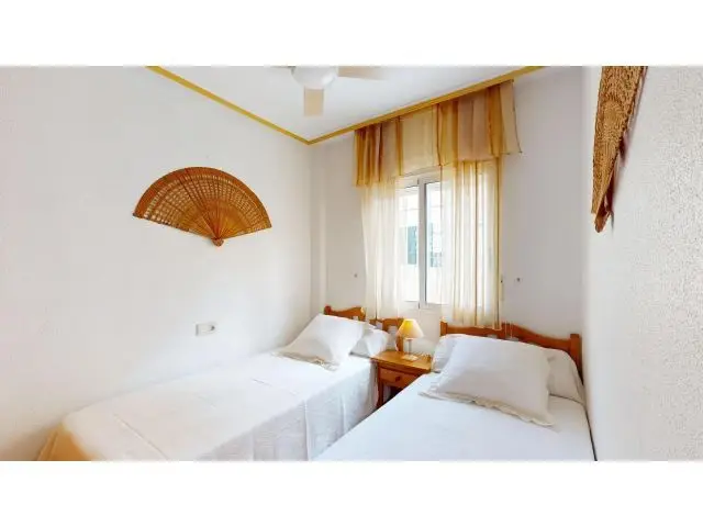 Chalet Adosado con Patio en Los Balcones