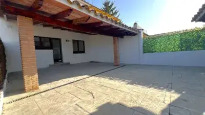Casa en Alquiler Gualba - Amplia con Garaje y Jardín