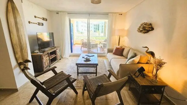 Apartamento en Sotogrande con Vistas a los Canales