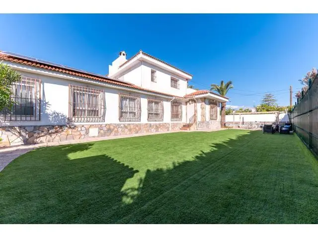 Chalet Familiar en San Juan Alicante Cerca del Mar 6 Dormitorios Piscina Jardin