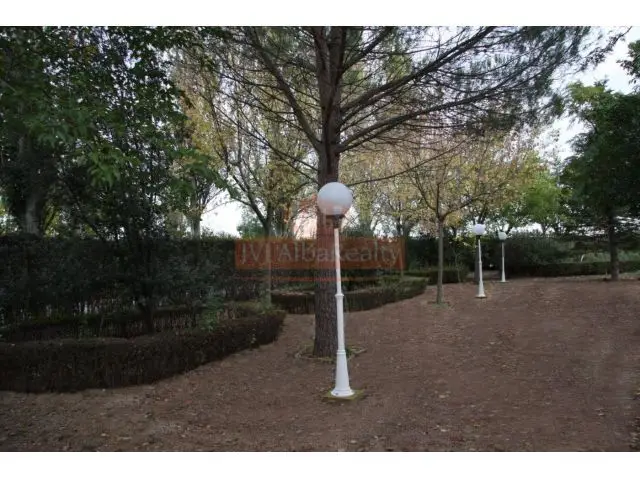 Parcela 2500m2 con Piscina y Pista Tenis en Riachuelos