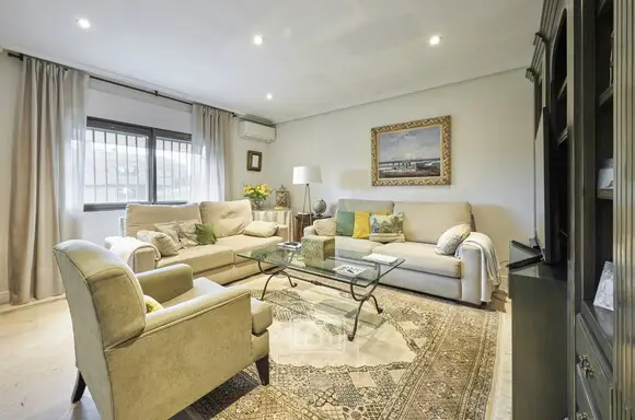 Chalet Pareado en La Moraleja con Piscina Privada y Seguridad 24h