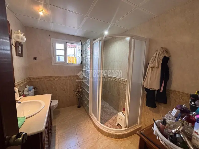 Chalet Adosado en Fuente Alegre con Apartamento Independiente y Garaje