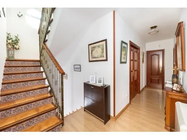Casa en Cenes de la Vega Urbanizacion Privada con Piscina