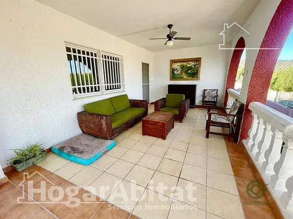Chalet en Onda con Piscina y Terreno Rustico