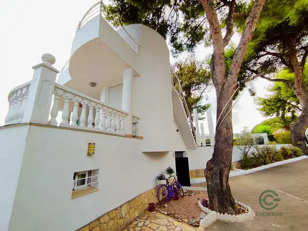 Villa de Lujo en Benicassim con Vistas al Mar y Montaña