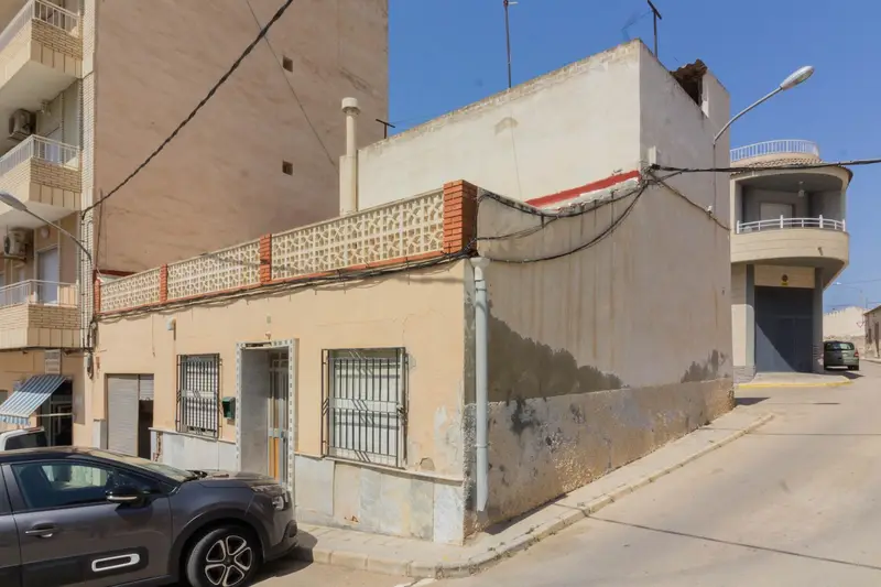 Casa en Redovan con Patio para Reformar