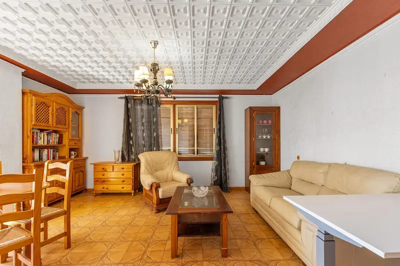 Apartamento con Terraza y Vistas al Mar en Torrevieja