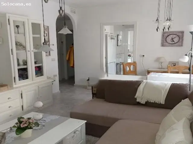 Bungalow en La Siesta: 2 Dormitorios, Jardín y Solárium