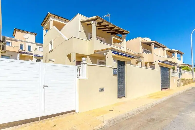 Chalet con Vistas al Mar en San Miguel de Salinas