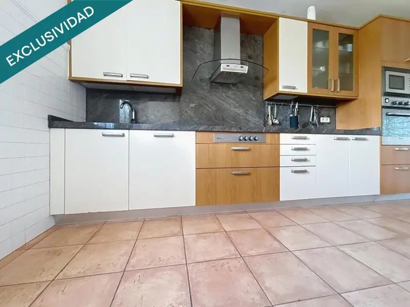 Venta de Casa con Terraza y Garaje en Santiago de Compostela