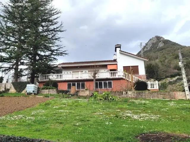Chalet en Venta en Carreña Asturias 300m2 Jardin 1500m2