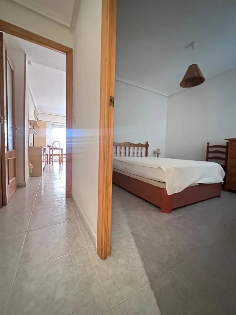 Apartamento con Terraza en Torrevieja Cerca de la Playa