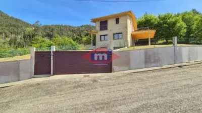 Chalet en Salceda de Caselas con 4 habitaciones y jardín
