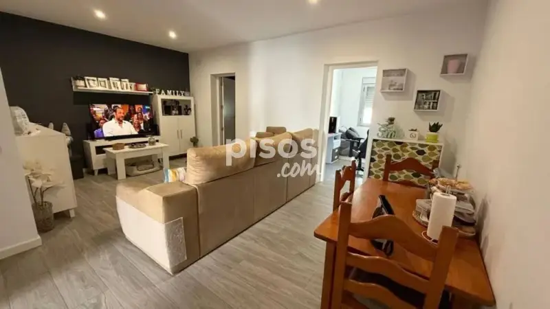 Piso en Venta en Barbate Centro Reformado Cerca de la Playa