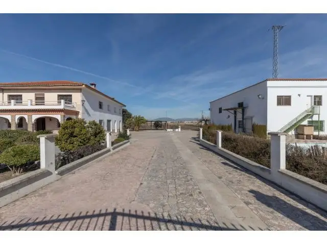 Finca Rustica Industrial con Gran Casa y Piscina