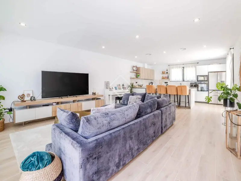 Chalet en Venta en Canyelles Barcelona 4 Dormitorios Jardin Piscina