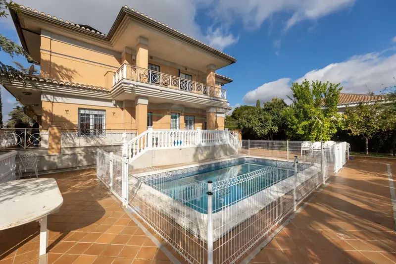 Villa de Lujo en Monteluz Peligros