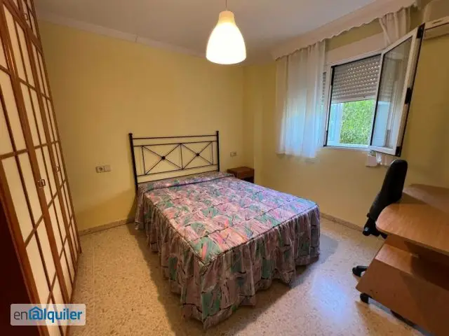 Alquiler piso estudiantes Teatinos 3 dormitorios 2 baños