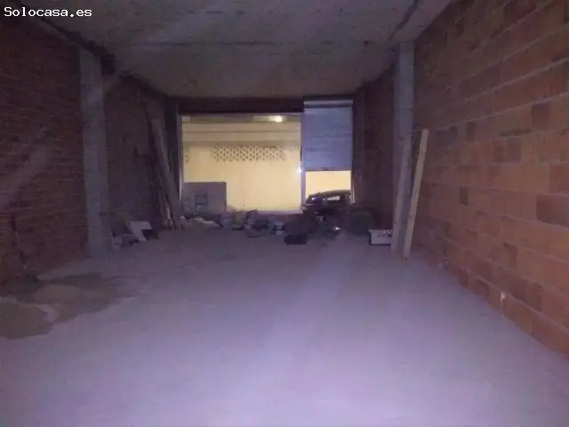 Local Comercial con Sótano en Abesadas