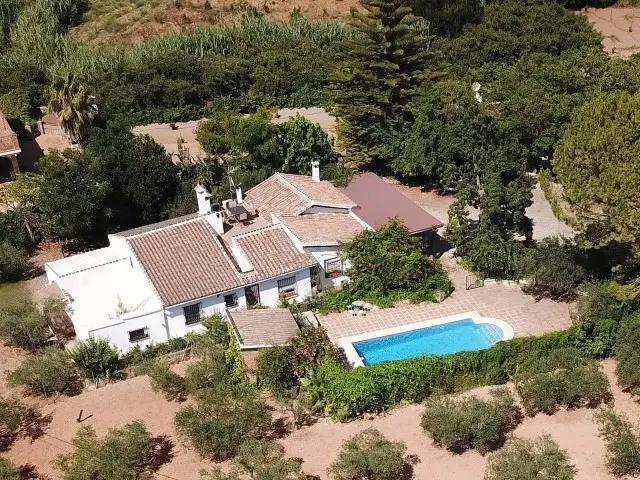 Piso de 4 Dormitorios en venta Coin, España