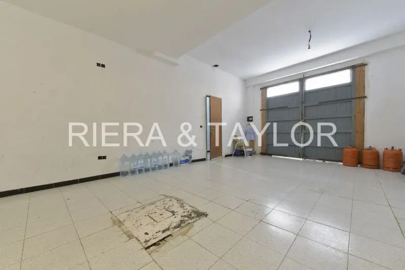 Casa en venta en Petra Mallorca 6 habitaciones 3 baños gran potencial