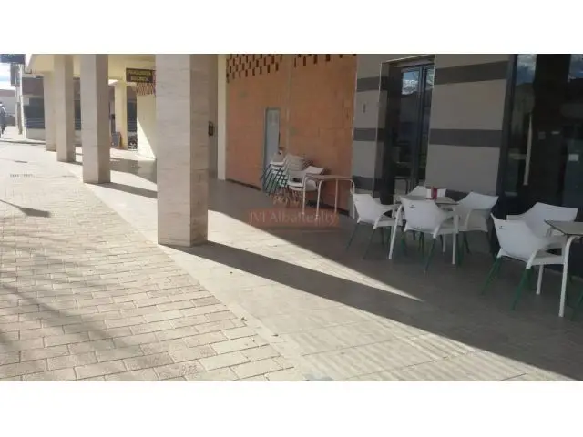 Local Comercial en Zona Residencial con Salida de Humos