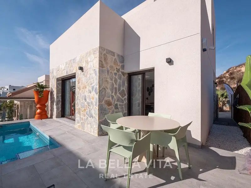 Villas de Lujo en Villamartin Orihuela Costa con Piscina Privada
