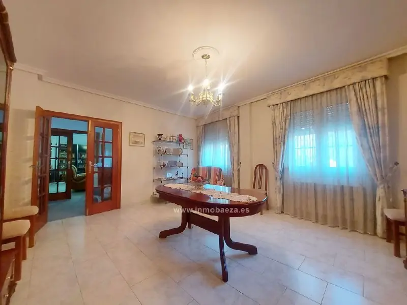 Casa en Venta Baeza 620m2 4 Dormitorios Piscina