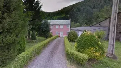 Chalet en Venta en Trabada 230m2 con Garaje y Parcela