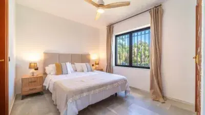 Villa de Lujo en Primera Línea de Playa Cancelada Estepona