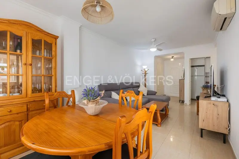 Apartamento en Dénia con Piscina y Parking Cerca de la Playa