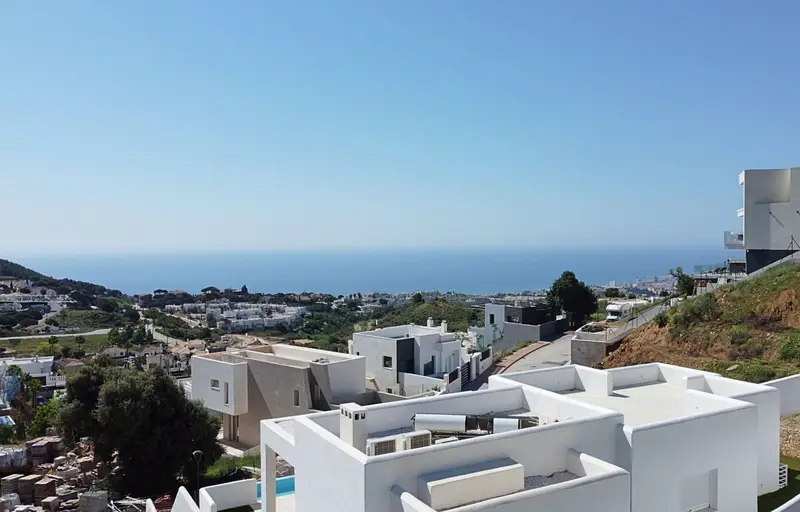 Terreno en Venta Mijas: Chalet Moderno con Vistas al Mar