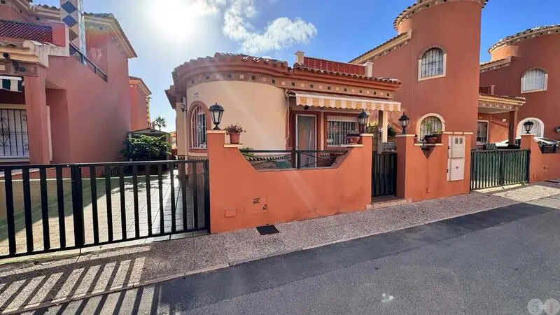 Villa en Orihuela con 2 Dormitorios y Solarium
