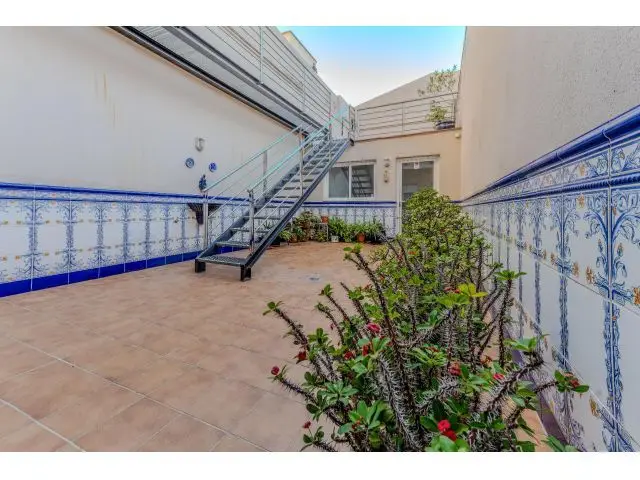 Casa De 5 Hab. Con Ascensor, Garaje, Patio Y Terraza