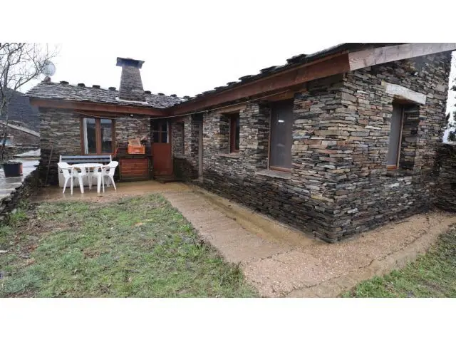 Casa Rústica con Encanto en Majaelrayo Ruta Arquitectura Negra