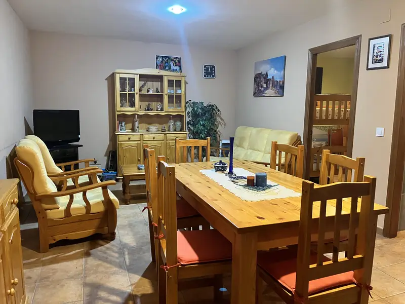 Casa Rústica en venta. Parcela vallada independiente. Finca de regadío, agua corriente de riego. Luz de poste en la finca. Obra nueva.