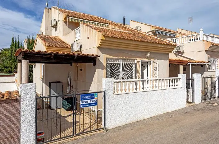 Villa en Venta Ciudad Quesada 3 Dormitorios 2 Baños Piscina Comunitaria