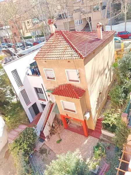 Casa adosada en venta en la Font d'en Fargues Barcelona