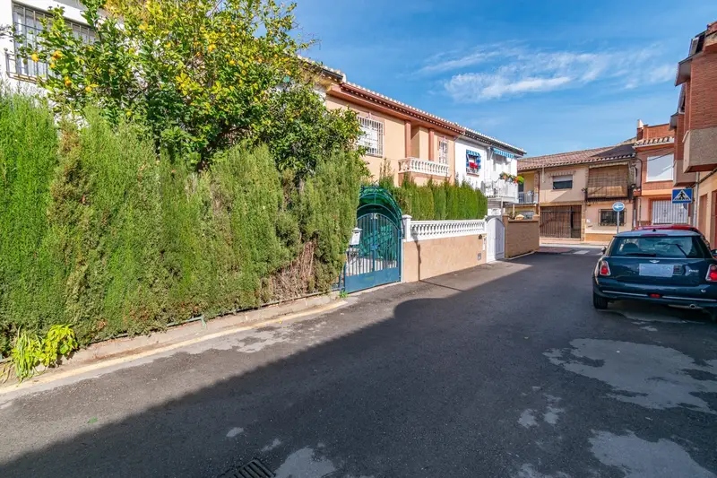 Venta Adosado con Terraza en Armilla Cerca del Metro